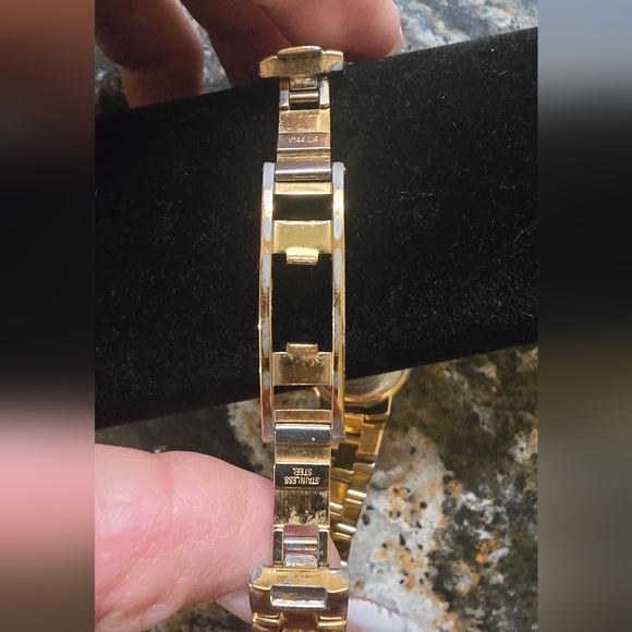 Movado Museum Olympian Watch - Vintage 88.A1.827.2 Women's Black & Gold - Picture 6 of 8